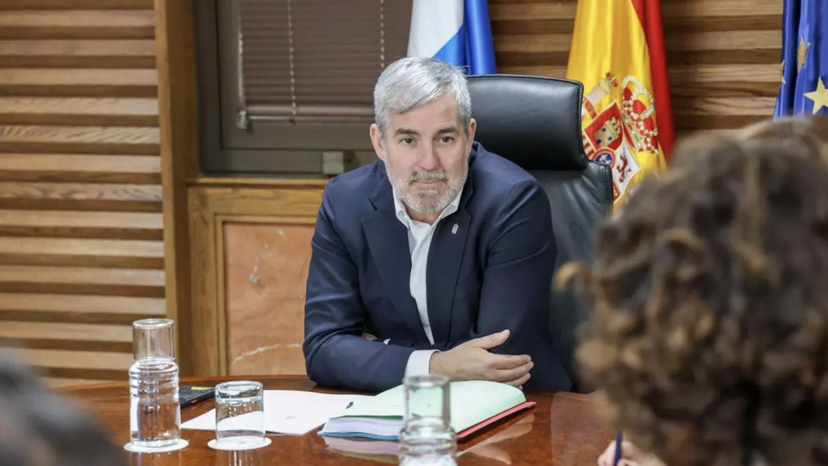 Imagen de archivo del presidente de Canarias, Fernando Clavijo (CC), en una reunión del Consejo de Gobierno.