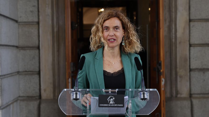 La presidenta del Congreso, Meritxell Batet realiza una declaración institucional a las puertas del Congreso, el pasado martes. EFE/J.J. Guillén