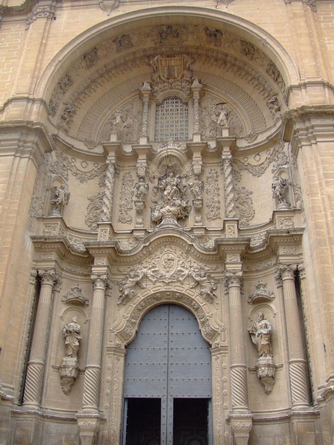 Portada barroca de la Iglesia de Santa María de Alcañiz.