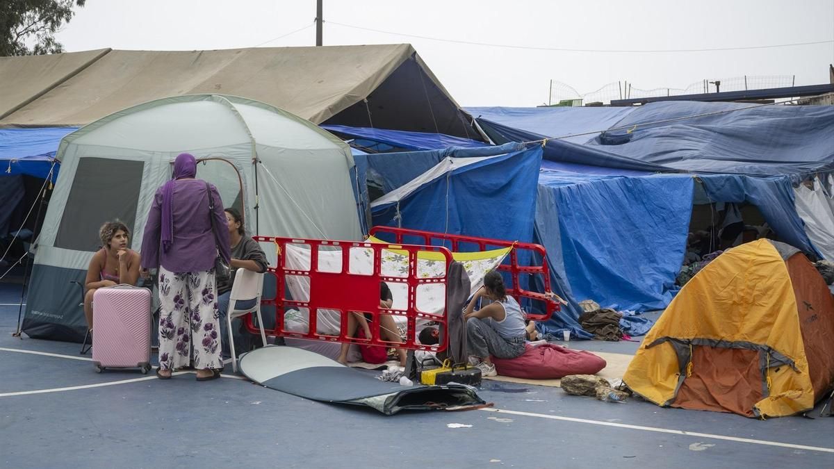 "La prioridad es acoger a los menores": la oposición y asociaciones piden a Moreno que haga efectivo el convenio con Ceuta