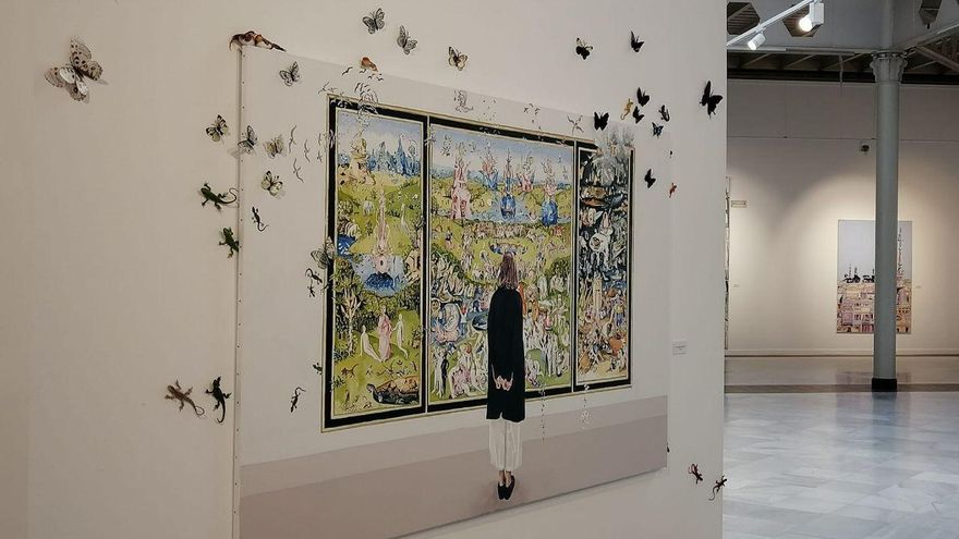 Cuadro de Paula Varona que representa a una mujer mirando El jardín de las Delicias