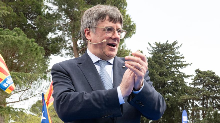 El expresidente de la Generalitat y candidato de Junts a las elecciones catalanas, Carles Puigdemont, durante un acto de Junts+, a 6 de abril de 2024, en Elna (Francia).