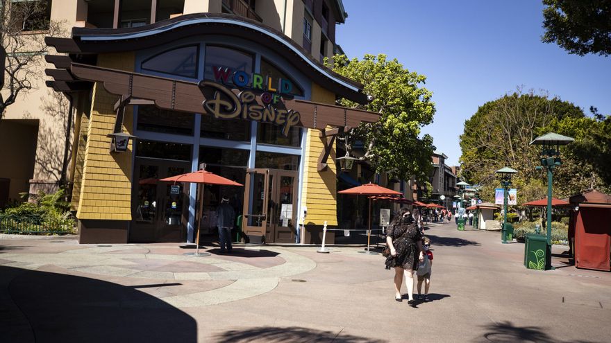 Disney gana 918 millones de dólares en su primer semestre fiscal, un 64 % menos