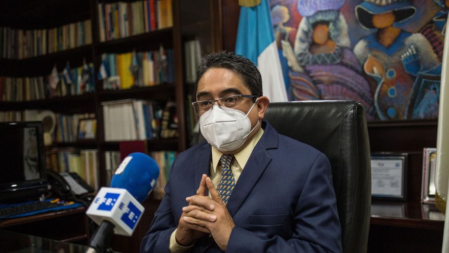 El ombudsman de Guatemala avisa a Harris sobre "regresión" en los derechos humanos