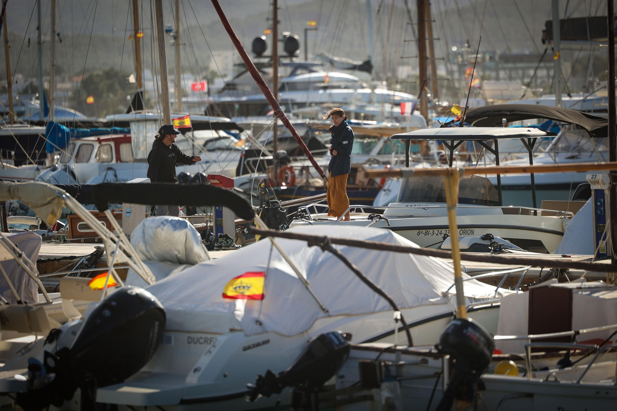 Patrones a bordo de sus embarcaciones