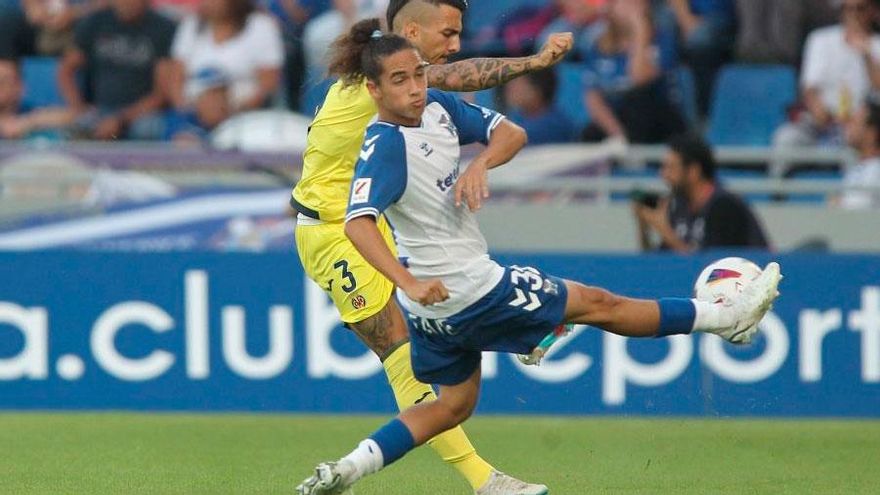 El Tenerife pierde ante el Villarreal B los puntos y el rumbo