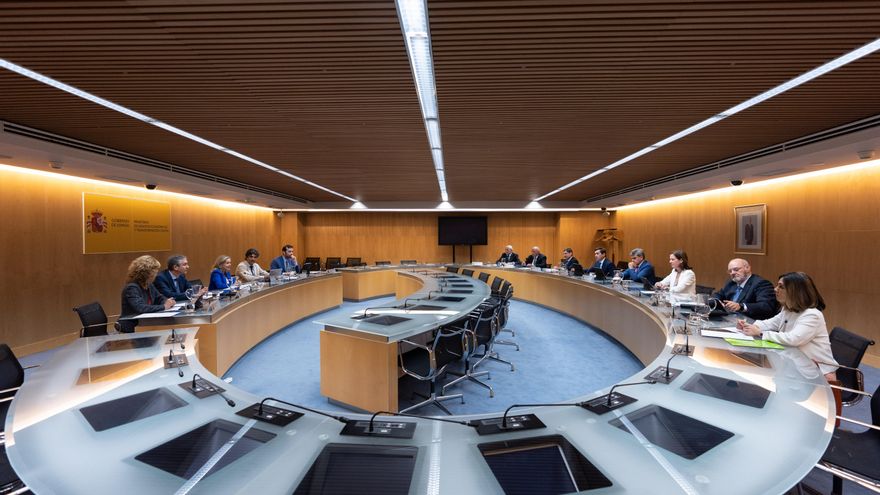 Calviño reclama a la banca “arrimar el hombro” ante su rechazo frontal al nuevo impuesto