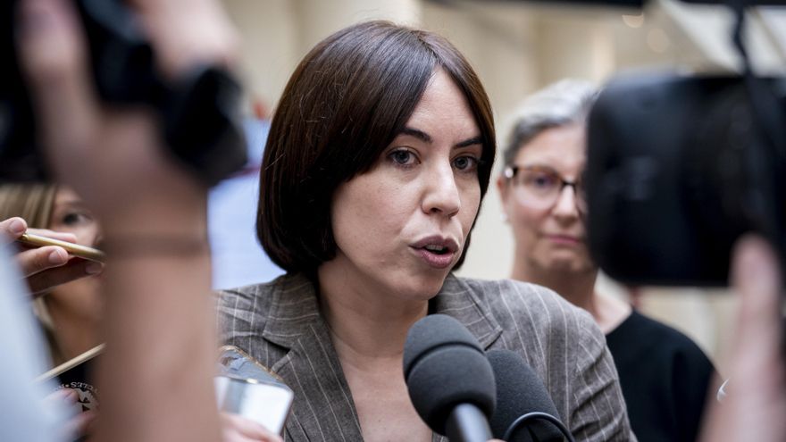 Archivo - La ministra de ciencia, Innovación y universidades, Diana Morant, atiende a los medios de comunicación tras una sesión de control al Gobierno en el Senado, a 10 de junio de 2025, en Madrid (España).