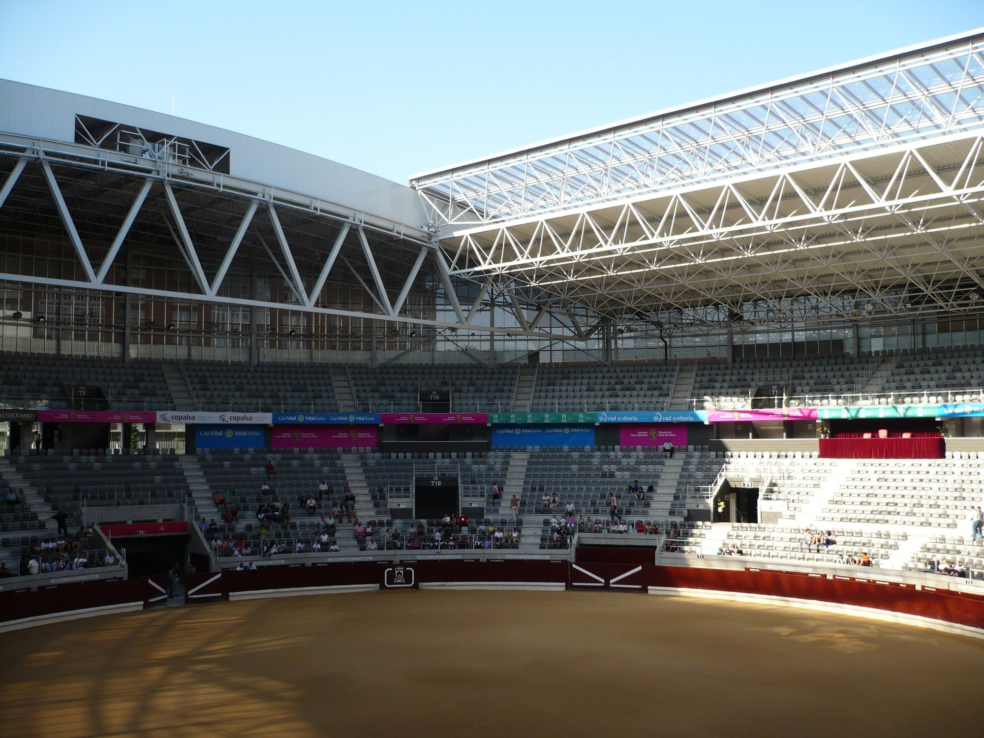 Vista interior del Iradier Arena en 2008