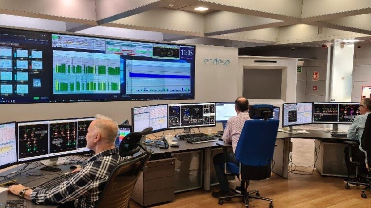 Endesa activa un plan para evitar que se vaya la luz durante la Feria de Córdoba