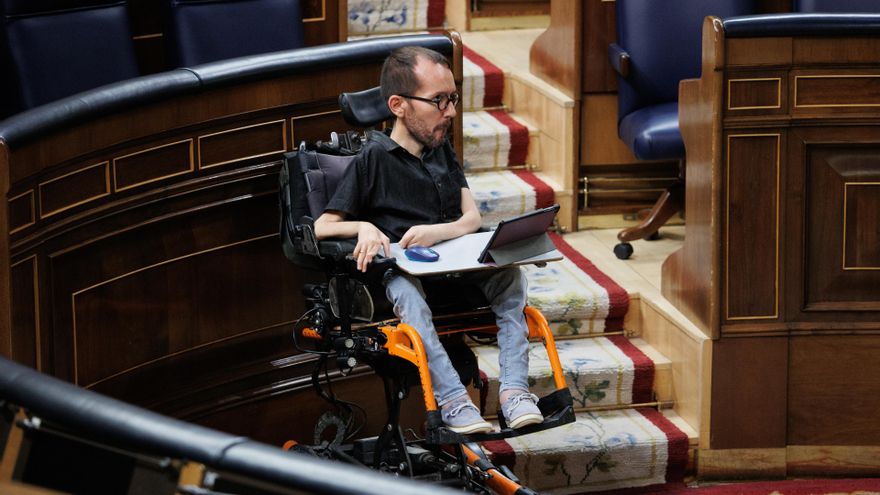 El portavoz de Unidas Podemos en el Congreso de los Diputados, Pablo Echenique, interviene durante una sesión plenaria en el Congreso de los Diputados, a 13 de septiembre de 2022, en Madrid (España).