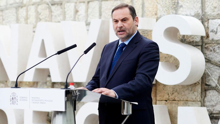 El ministro de Transportes, Movilidad y Agenda Urbana, José Luis Ábalos, en Santander