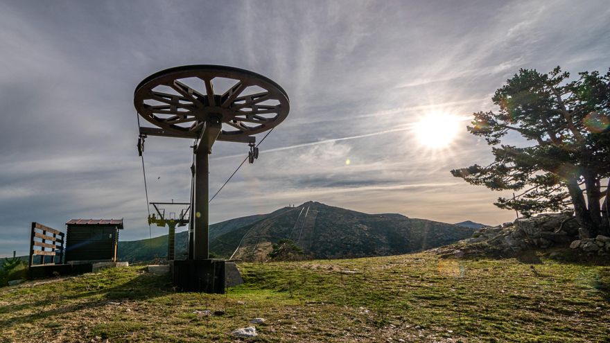 La estación de esquí de Navacerrada disfruta su quinta temporada con licencia caducada