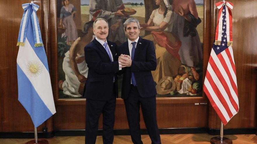 El riesgo país bajó a la mitad la semana poselectoral pero desde entonces se estancó en un nivel complicado