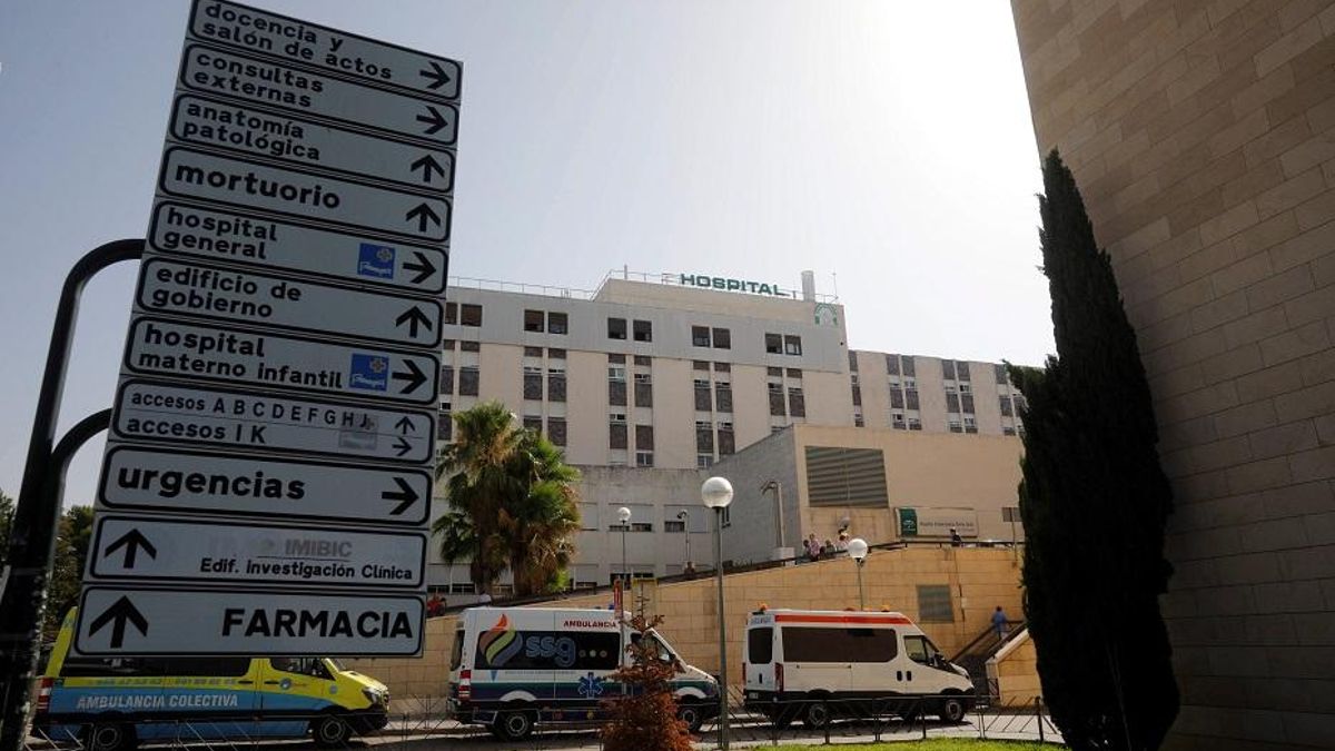 Evacuado un joven al hospital tras el incendio de un piso en Parque Cruz Conde