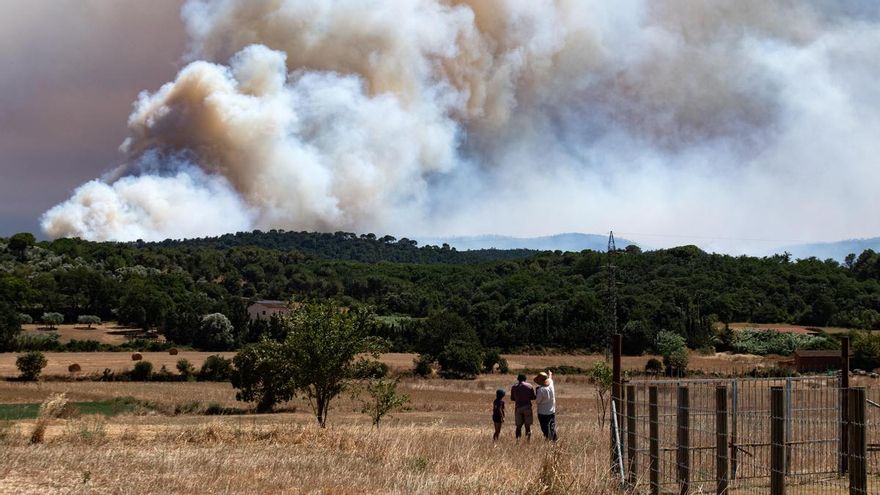 El incendio de Girona supera las 2.000 hectáreas y seguirán los confinamientos por la noche en la Costa Brava