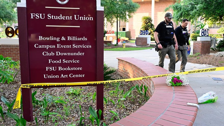 Hijo de una policía comparece por el tiroteo que dejó 2 muertos en universidad de Florida