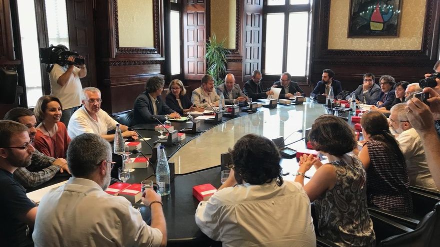 El Parlament catalán tramita la moción independentista de la CUP y la votará en el pleno