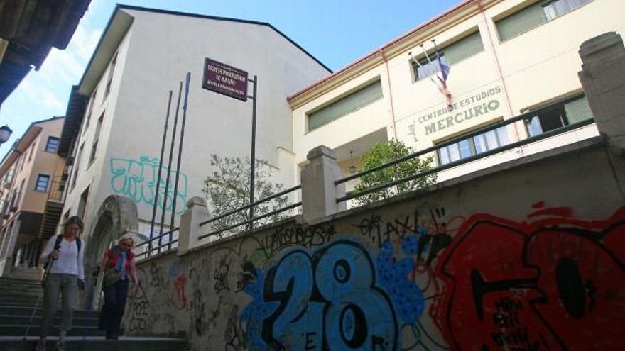 El Centro Mercurio de Ponferrada dejó en 2014 de ser Escuela Universitaria de Turismo./ César Sánchez / ICAL