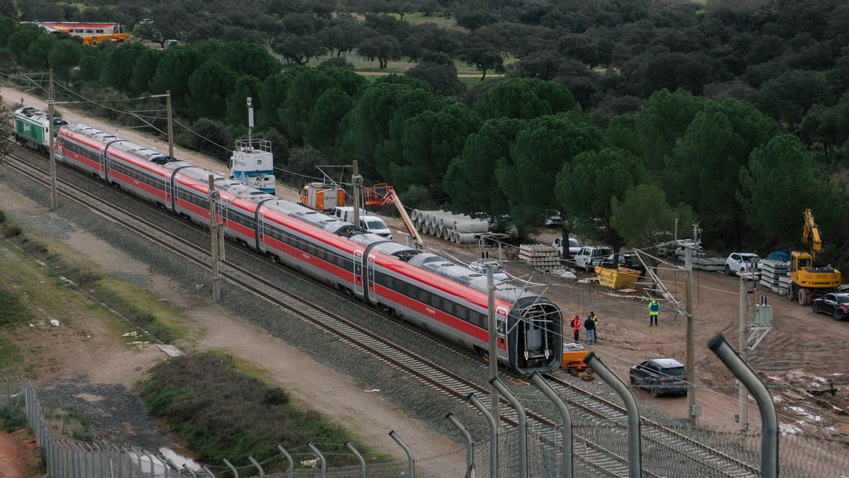 Limpieza de las vías tras el accidente de Adamuz