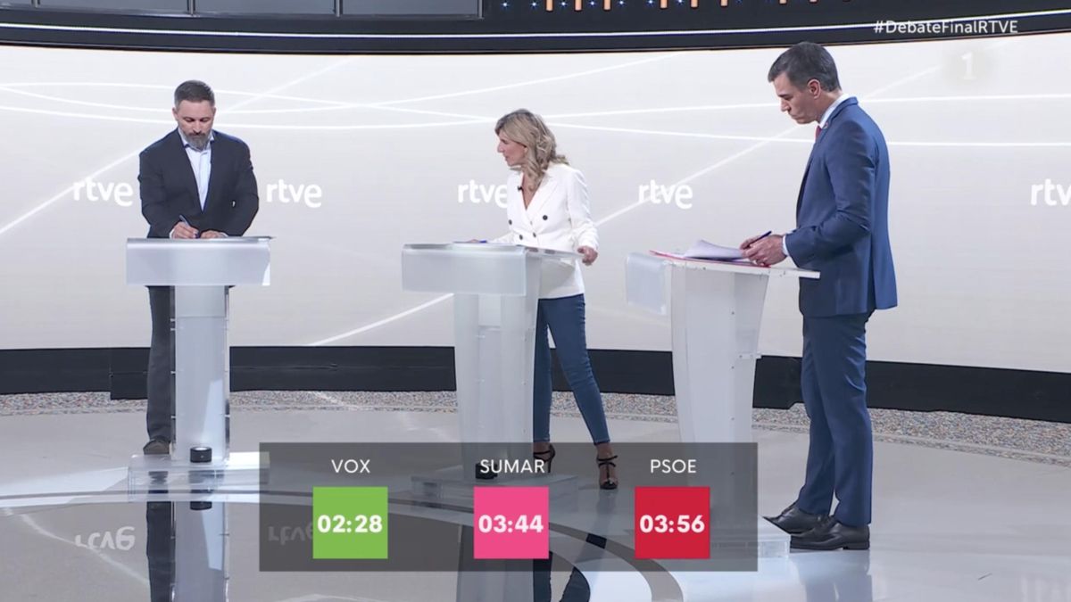Yolanda Díaz se dirige a Santiago Abascal en un momento del debate.