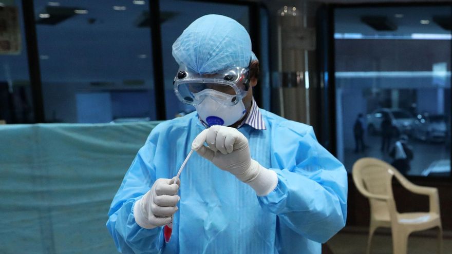 Detectado un brote de coronavirus entre 22 peregrinos en O Pino (A Coruña). EFE/EPA/RAJAT GUPTA/Archivo