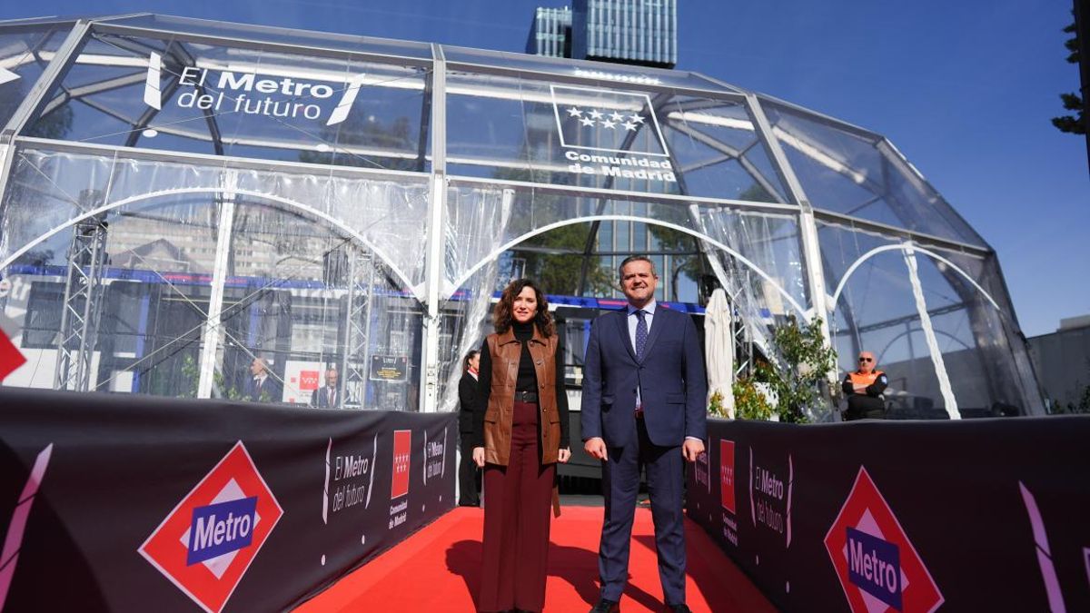 Apertura de la exposición 'El Metro del futuro', con la presidenta Ayuso y el consejero de Transportes, Jorge Rodrigo