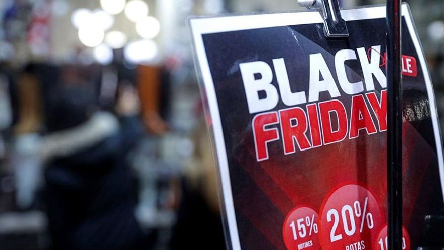 Cartel de rebajas por el Black Friday.