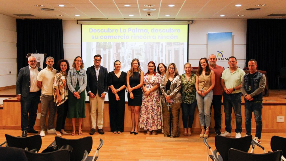 Presentación en Los Llanos de Aridane del Plan de Identidad Comercial del proyecto ‘Descubre La Palma, descubre su comercio rincón a rincón'.