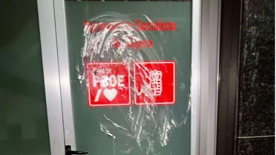 Y van cuatro: vandalizan la sede del PSOE en Nájera
