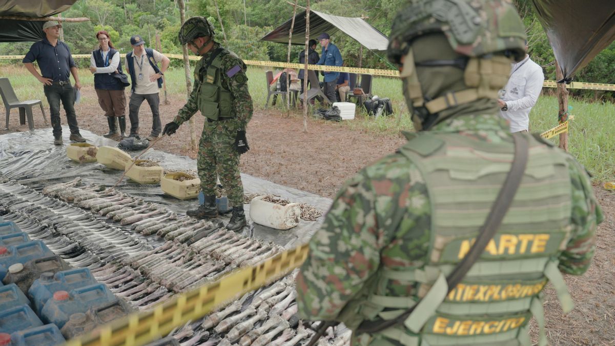 Destrucción de material de guerra de la guerrilla CNEB.
