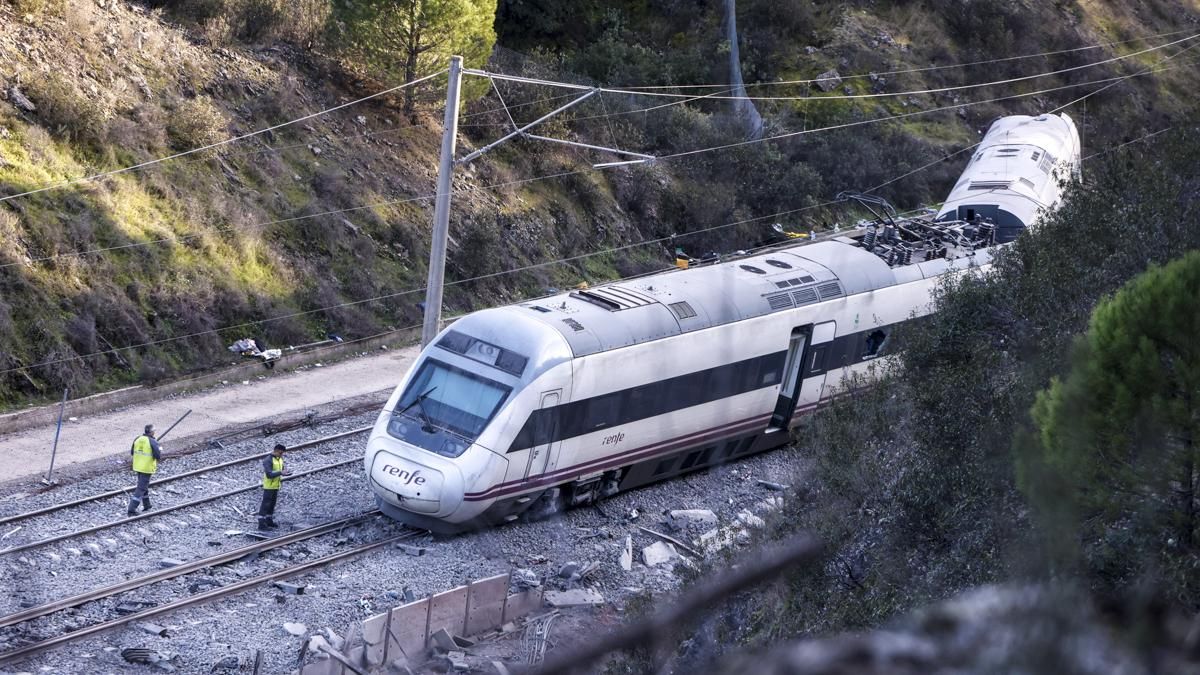 Al menos 40 fallecidos y 152 heridos tras el accidente de dos trenes en Adamuz, Córdoba