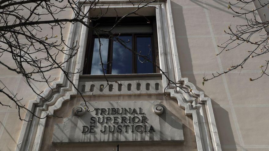 La Justicia confirma 28 años de cárcel a un profesor de Madrid por acosar a alumnas a través de Instagram