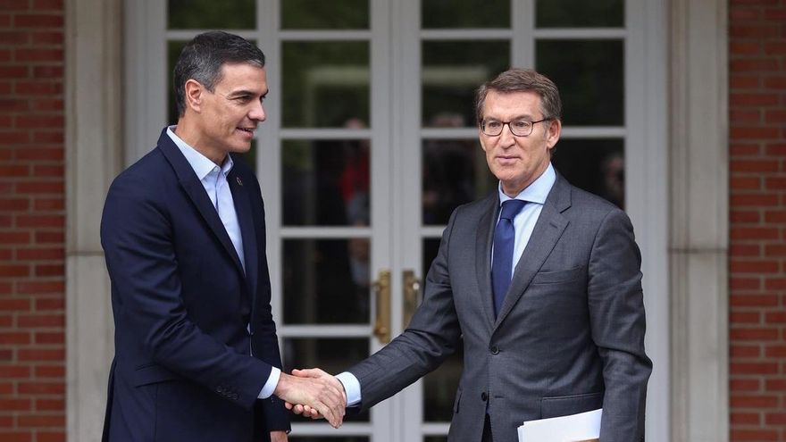 Sánchez y Feijóo antes de su último encuentro en Moncloa.