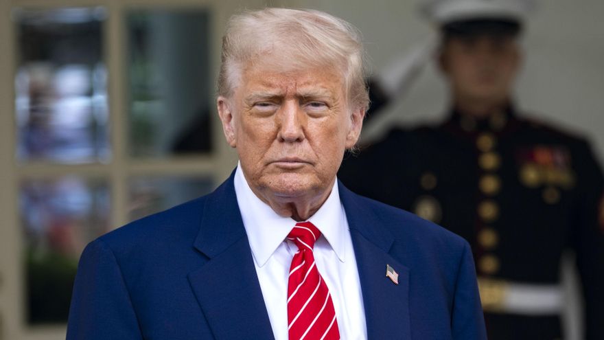 Trump insta al Supremo a revocar el estatus legal de cientos de inmigrantes en EE.UU.