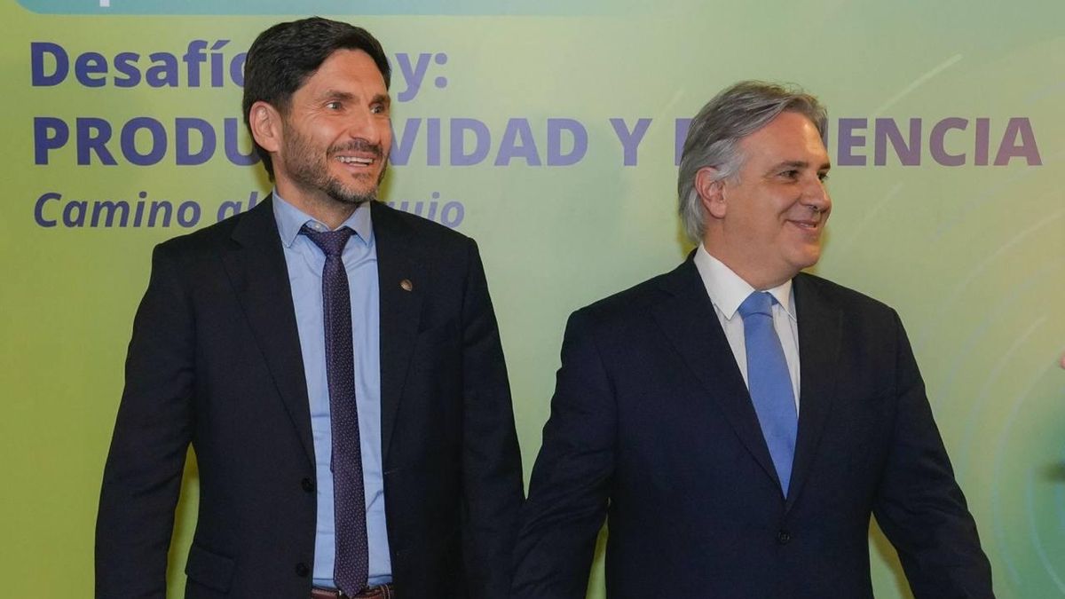 El gobernador disertó junto a su par de Santa Fe, Maximiliano Pullaro, con quien analizó los desafíos y oportunidades de la Región Centro.