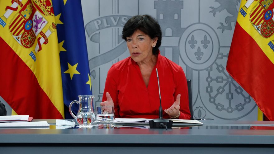 La ministra de Educación, Isabel Celaá, durante una rueda de prensa