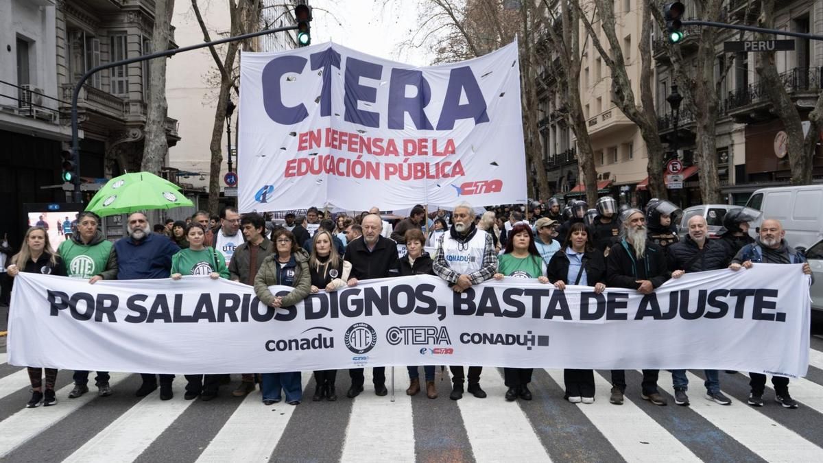 CTERA calificó de "contundente" el paro docente y advirtió que la Argentina se quedará "sin maestros"
