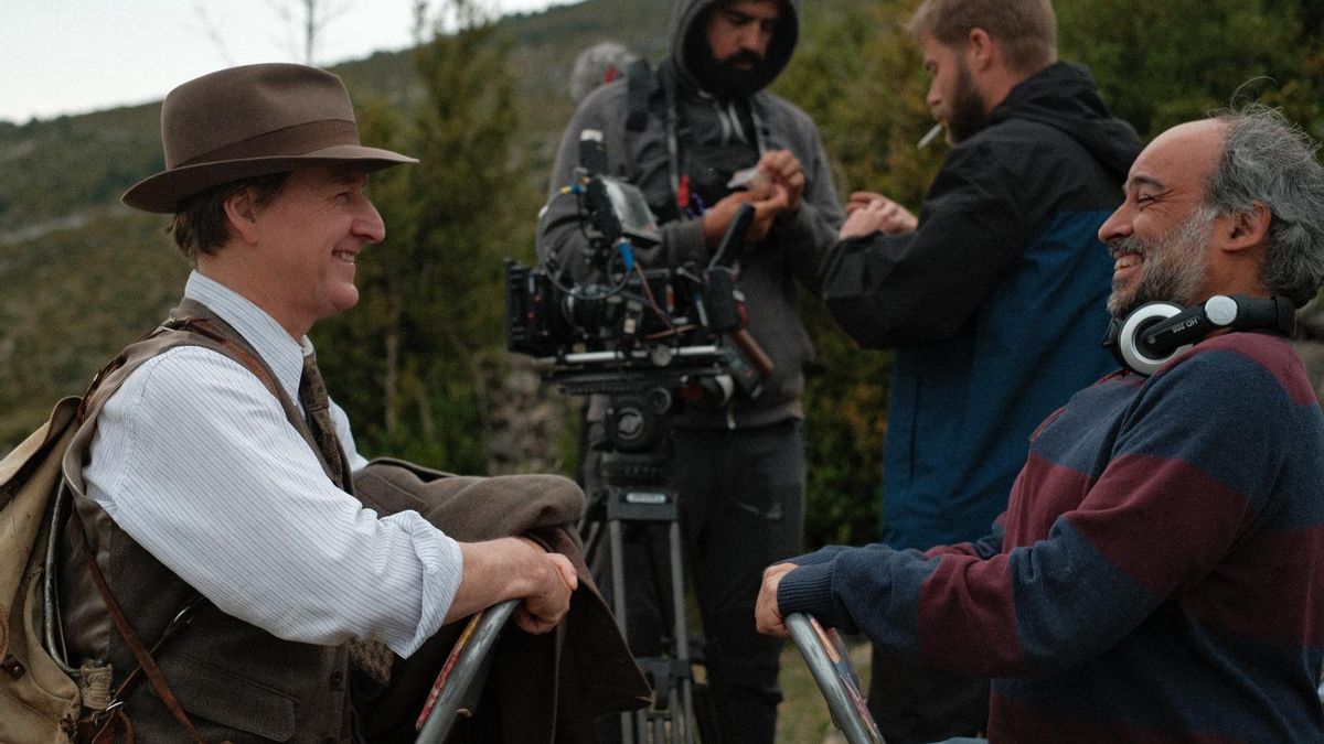 Rodaje de la película 'Con la tierra en los pies', el director Fernando Vera junto a Christian Stamm