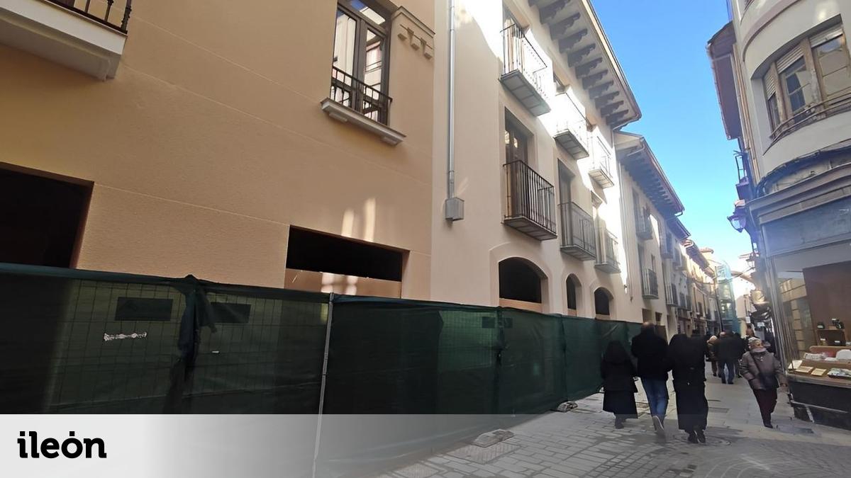 Leon Rua Reabre la calle La Rúa de León tras la construcción de varios edificios ...