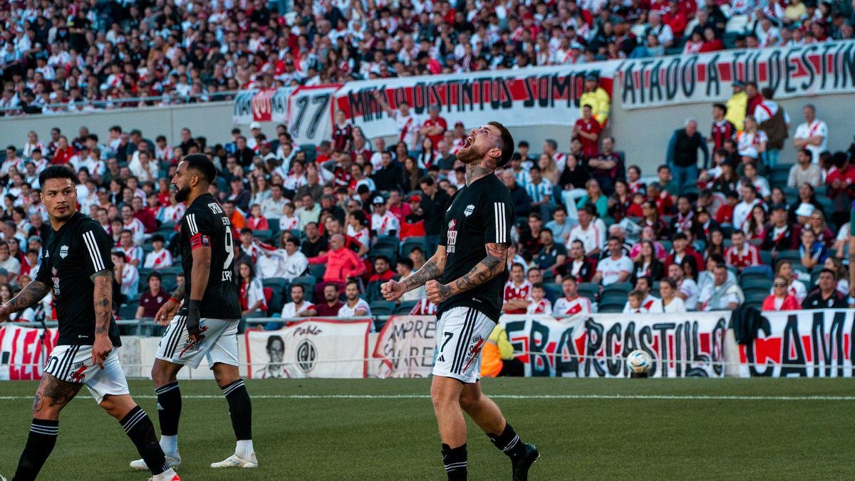 Deportivo Riestra hizo historia ante River en el Monumental.