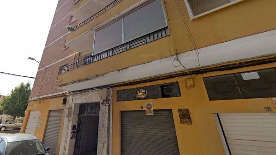 Los ocupantes de una vivienda en Badajoz se van tras la presión de los vecinos