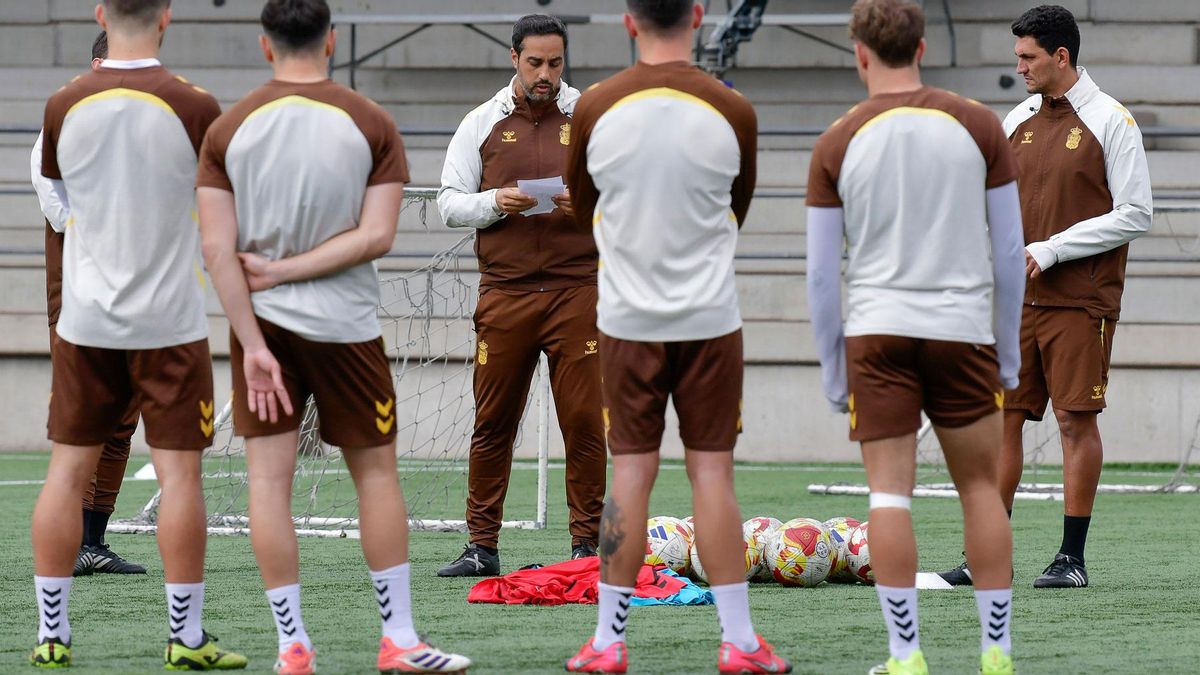Las Palmas cesa a Raúl Martín, entrenador de su equipo filial