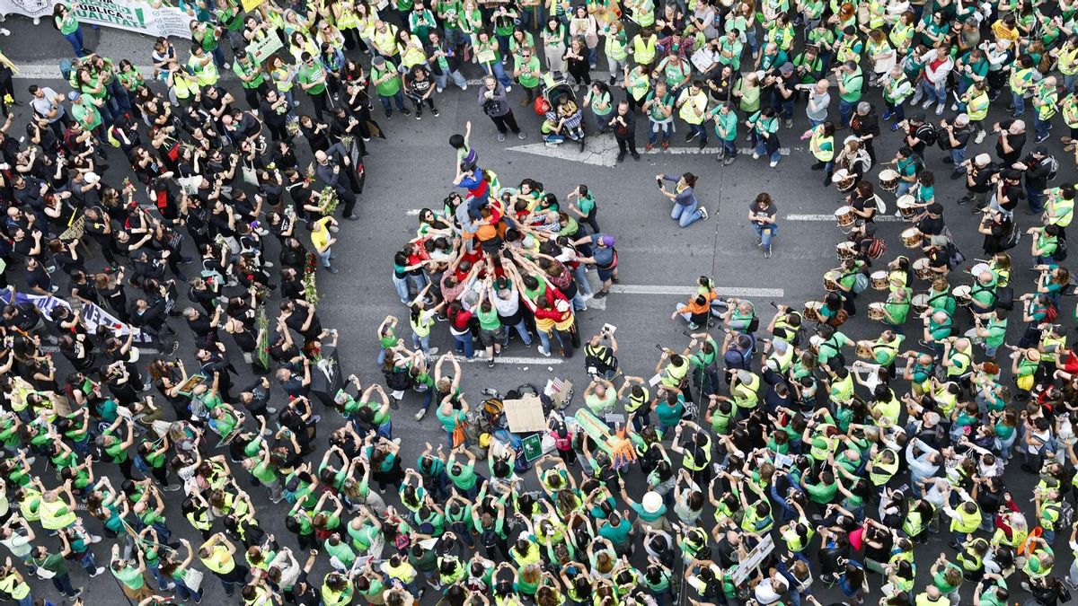 La manifestación ha estado acompañada por una Muixaranga.