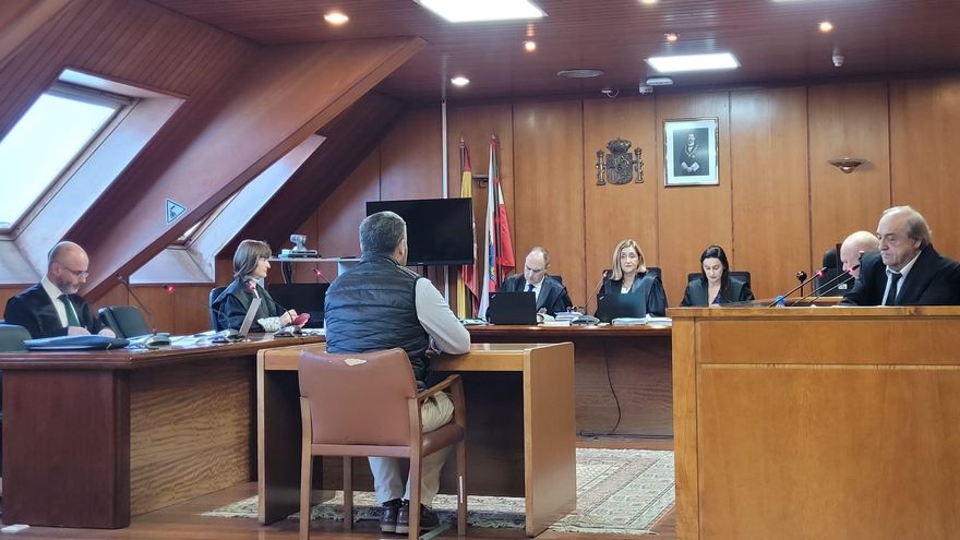 El alcalde de Ribamontán al Monte, Joaquín Arco, en el juicio contra él por presunta prevaricación