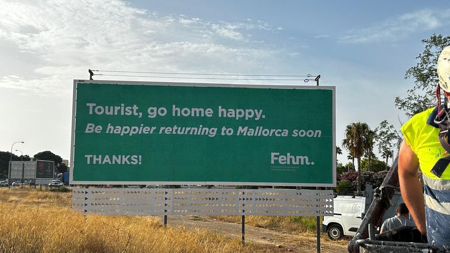"Turista, no te vayas a casa, quédate más tiempo": la nueva campaña de los hoteleros en pleno colapso de Mallorca