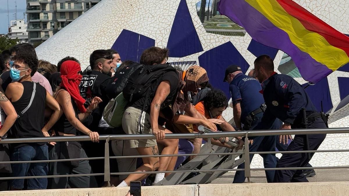 Podemos exige responsabilidades a Interior por las cargas policiales en la manifestación de la vivienda de Valencia