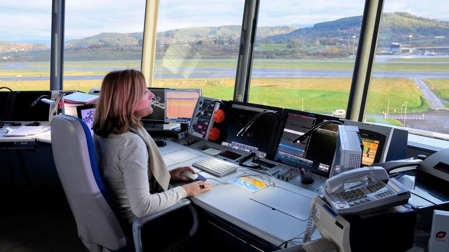 El Parlamento Vasco pide al Estado que "revise" la privatización de la torre de control del aeropuerto de Bilbao