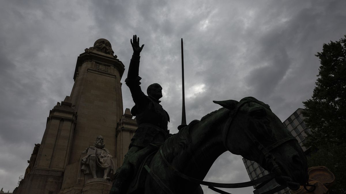 Monumento a Miguel de Cervantes en la Plaza de España de Madrid.