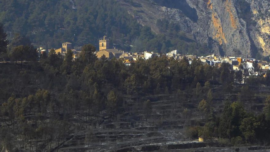 Estabilizado el incendio de Benasau tras afectar a 270 hectáreas y movilizar 330 efectivos